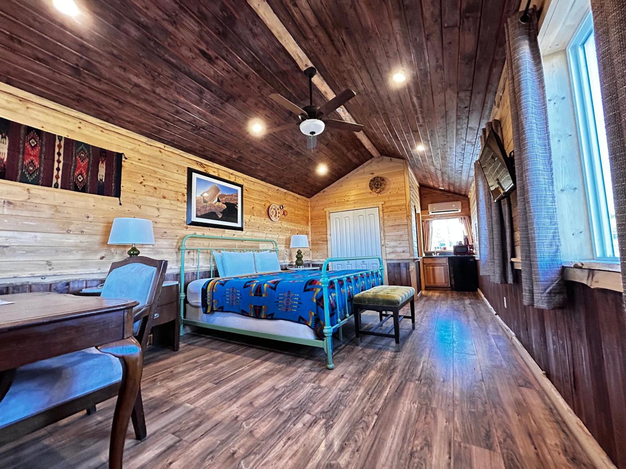 טורי The Rim Rock Inn מראה חיצוני תמונה