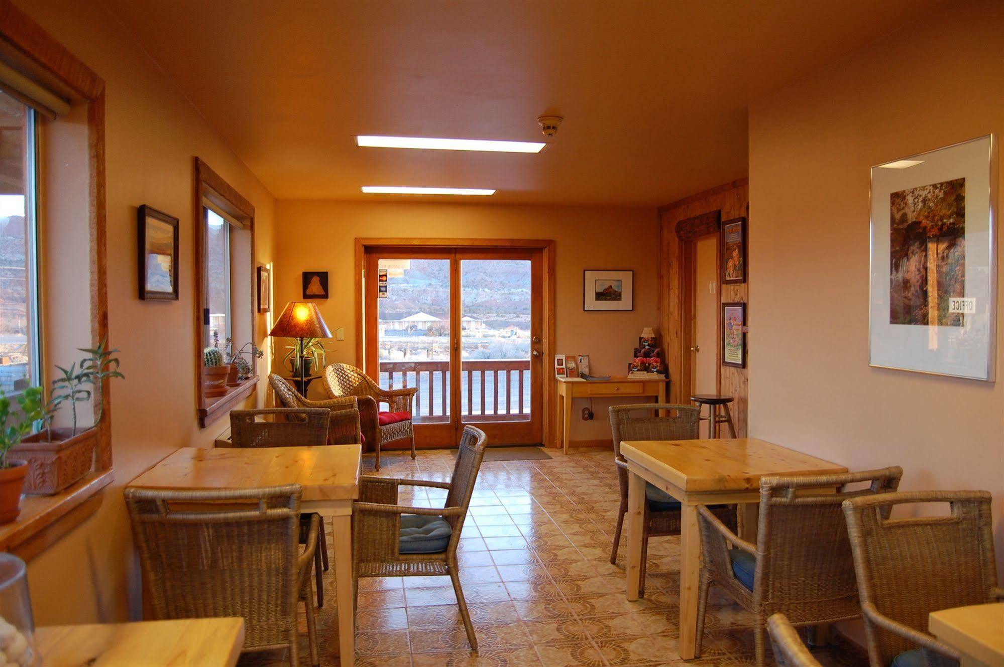 טורי The Rim Rock Inn מראה חיצוני תמונה